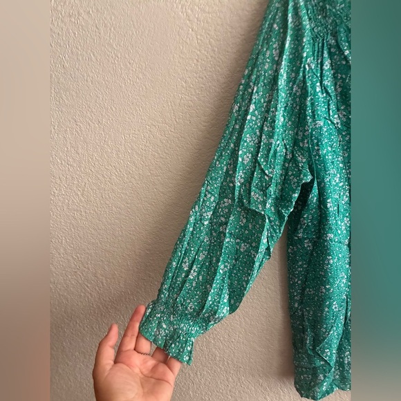 Boho Women's V- Neck Floral Green Lightweight Blouse - Picture 4 of 9